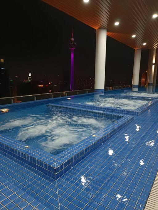 クアラルンプールC14B Modern Infinity Pool Klcc Balcony Viewアパートメント エクステリア 写真