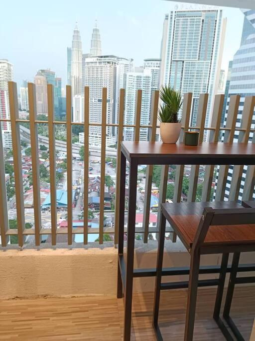 クアラルンプールC14B Modern Infinity Pool Klcc Balcony Viewアパートメント エクステリア 写真