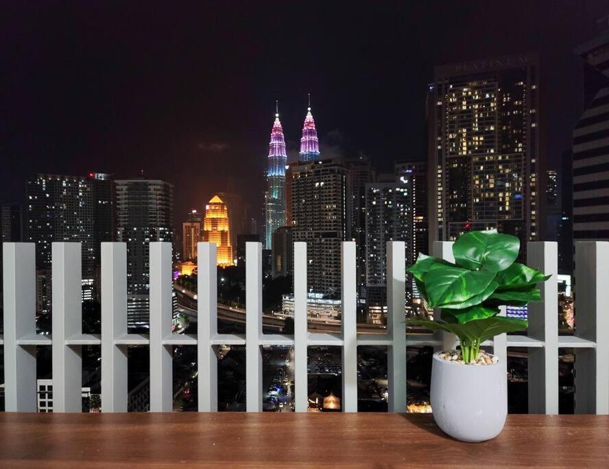 クアラルンプールC14B Modern Infinity Pool Klcc Balcony Viewアパートメント エクステリア 写真