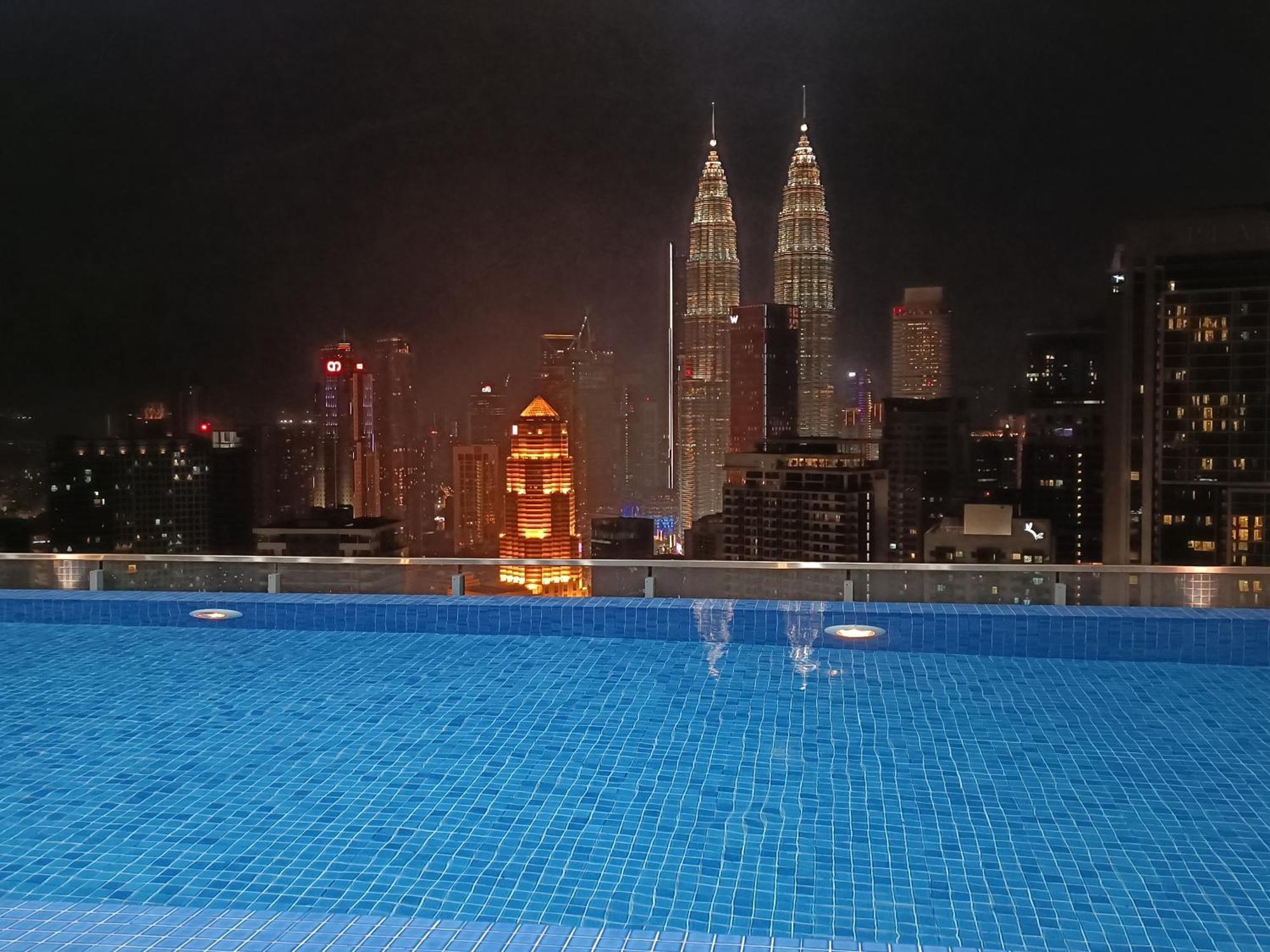 クアラルンプールC14B Modern Infinity Pool Klcc Balcony Viewアパートメント エクステリア 写真